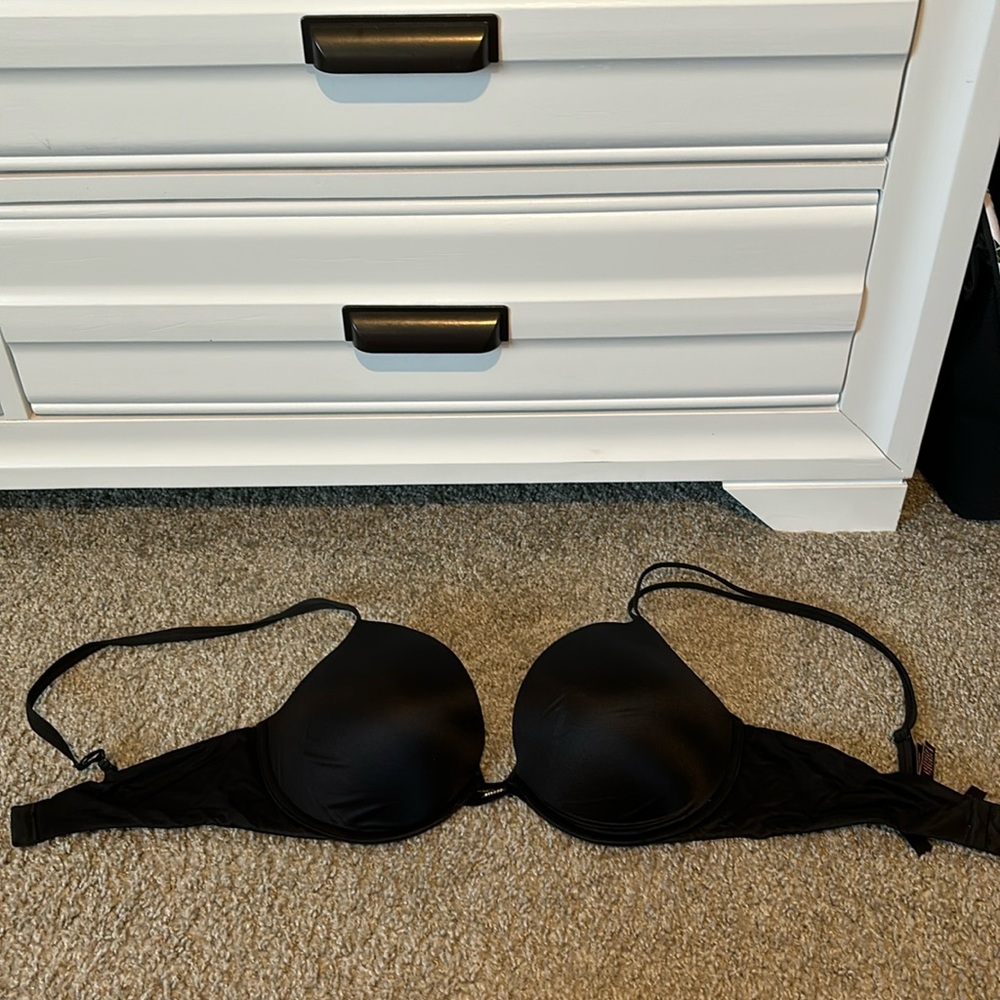 ‘Very Sexy’ Victoria secret black 34DD Bra